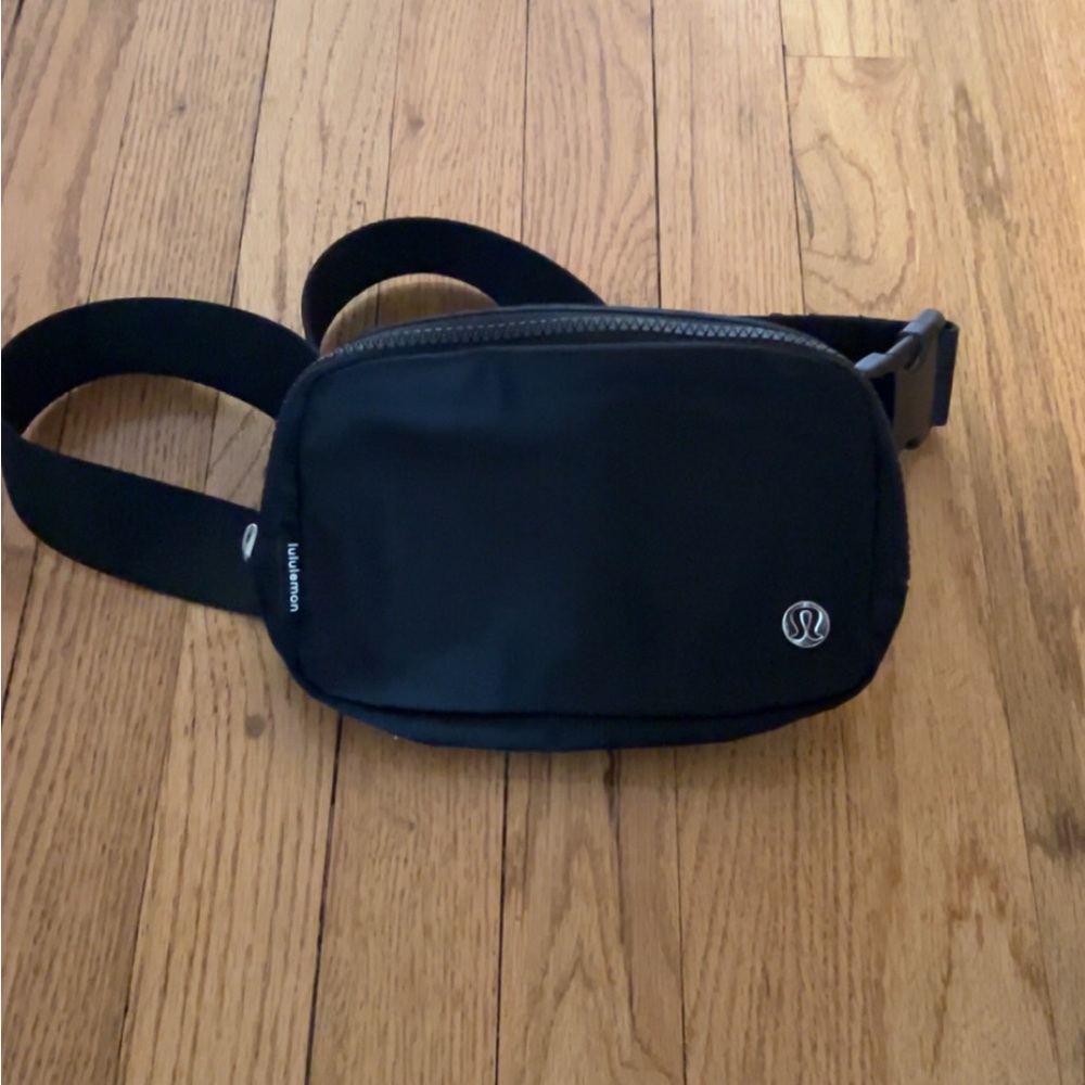 Lululemon Everywhere Belt Bag